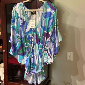 VANITA ROSA PARIS SILK PONCHO
ONE SIZE